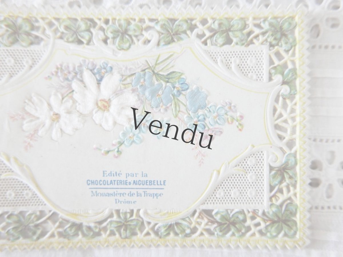 画像5: フランスアンティーク　春の草花のクロモ　透かし細工と一部シルク張り (5)