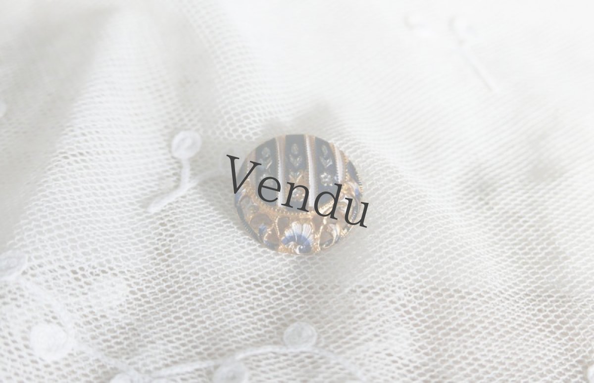 画像2: フランスアンティーク　ロカイユ装飾真鍮ペイントボタン 22mm (2)