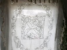 画像1: フランスアンティーク　天使のリシュリュー手刺繍ナップ (1)