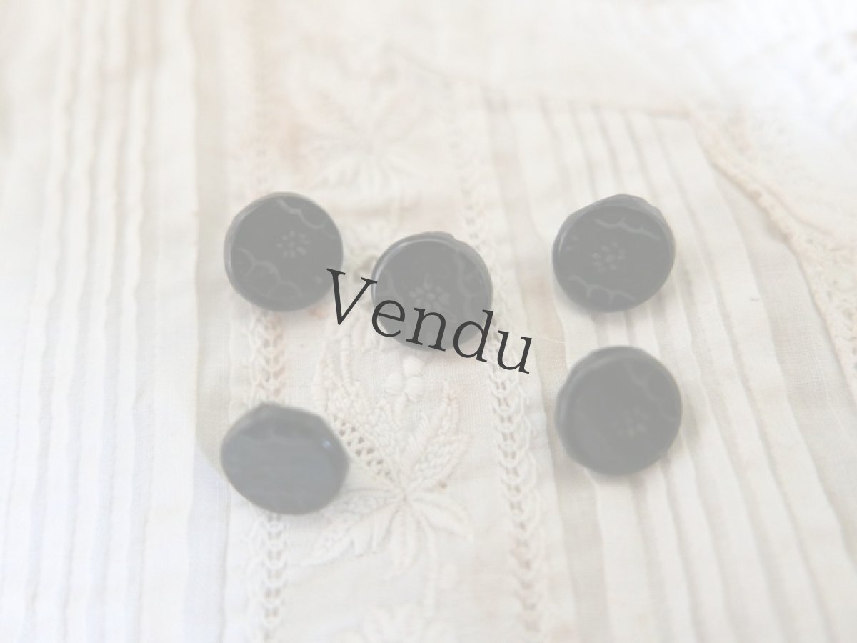 画像1: フランスアンティーク　1900年代フレンチジェットボタン ハンドペイント花 12mm (1)