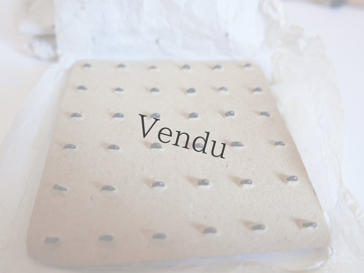 画像10: フランスアンティーク　1900年前後　包み紙つき黒ボタンシート13mm (10)