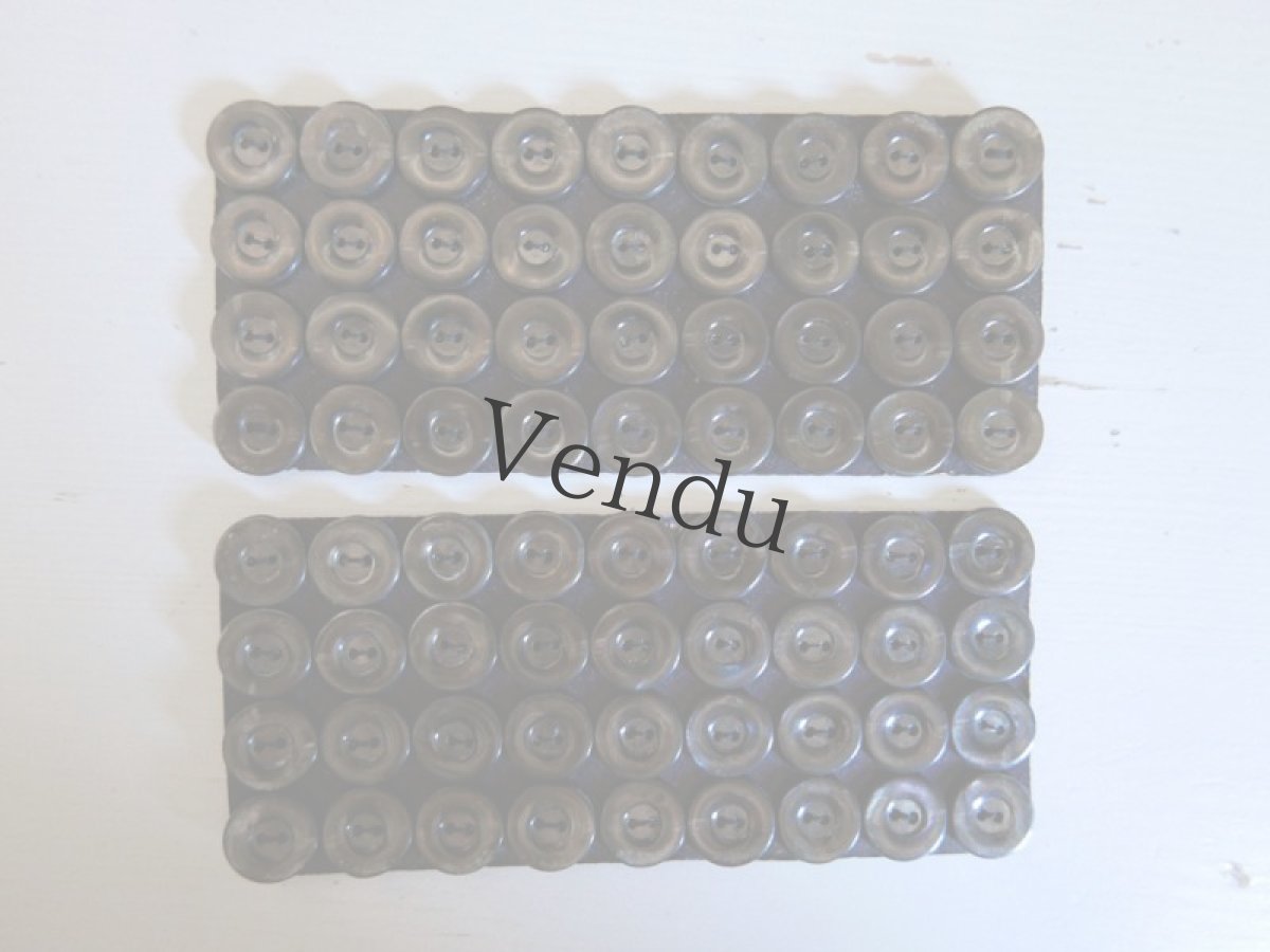 画像3: フランスアンティーク　貝ボタンシート NOIR 12mm (3)