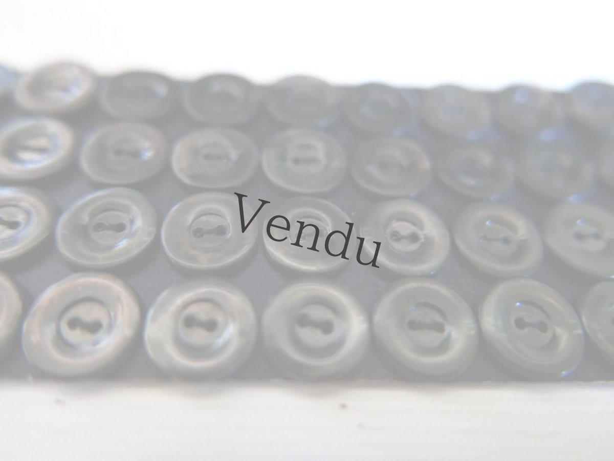 画像5: フランスアンティーク　貝ボタンシート NOIR 12mm (5)