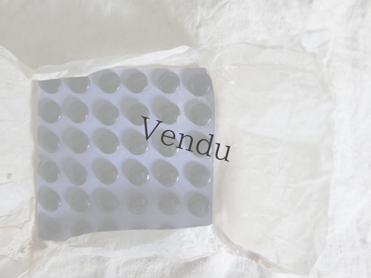 画像2: フランスアンティーク　1900年前後　包み紙つき黒ボタンシート13mm (2)