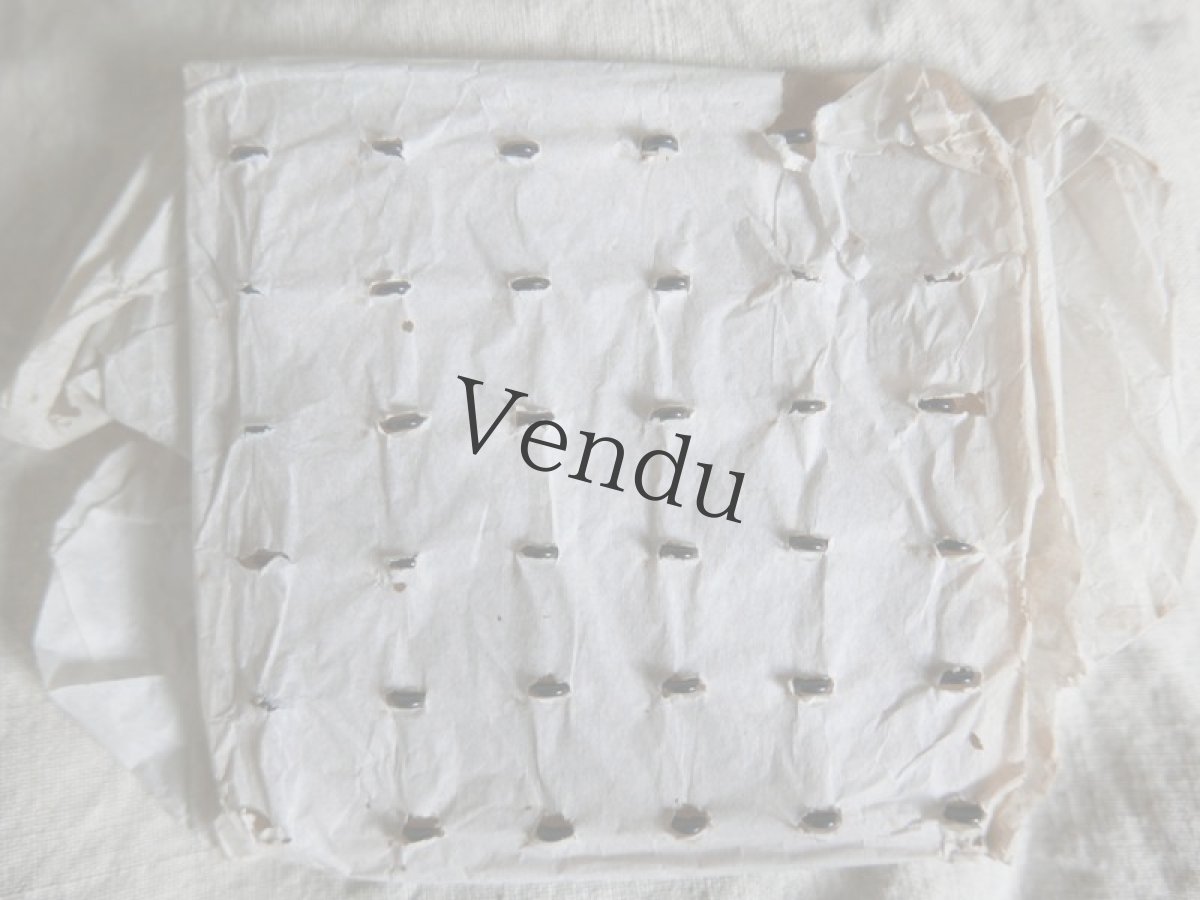 画像13: フランスアンティーク　1900年前後　包み紙つき黒ボタンシート13mm (13)