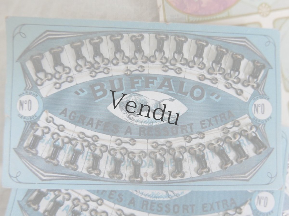 画像2: フランスアンティーク　ホック "BAFFALO"　黒／シルバー (2)