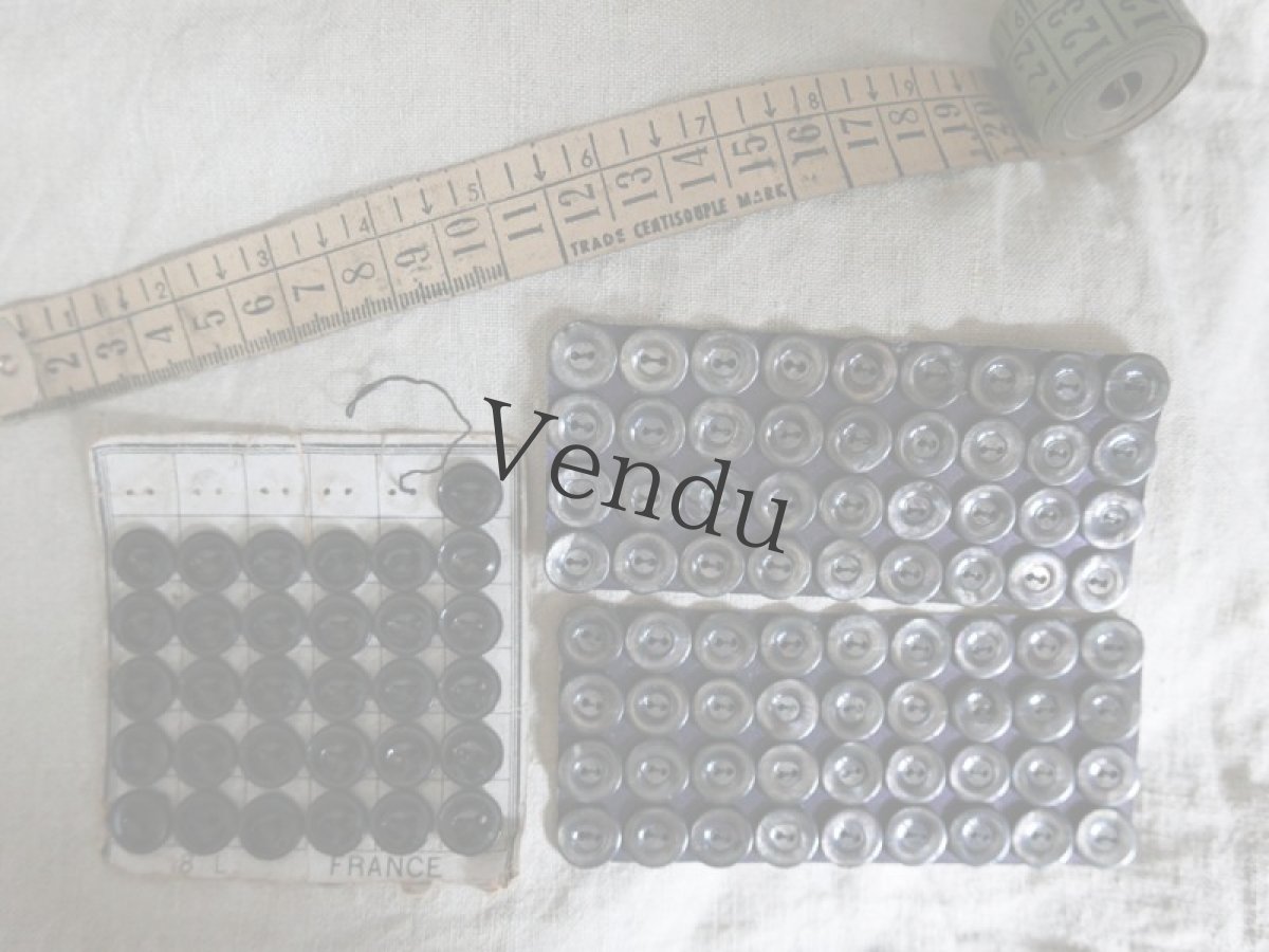 画像7: フランスアンティーク　貝ボタンシート NOIR 12mm (7)