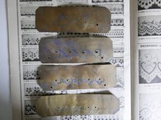 画像9: フランスアンティーク　刺繍用スカラップ模様 金属板シート４枚セット (9)