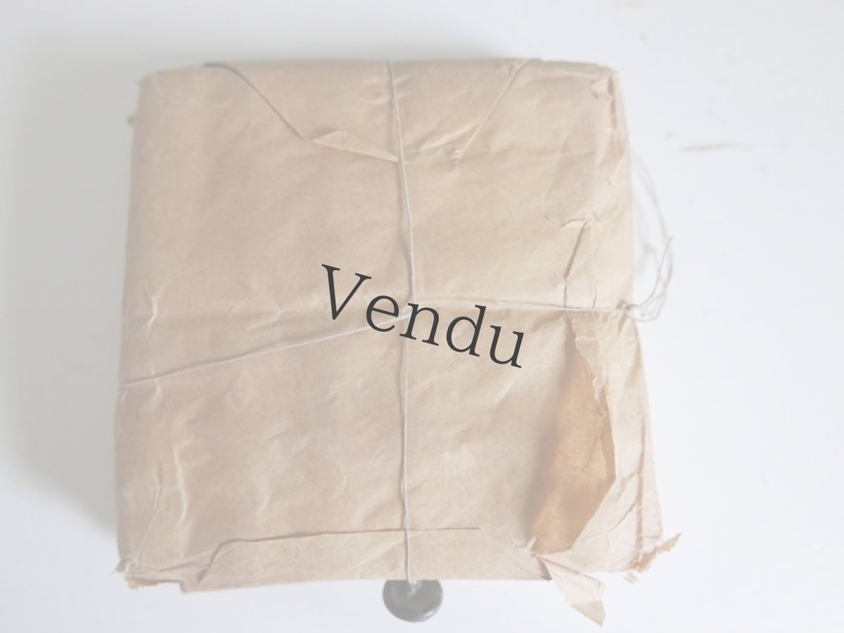 画像4: 【ご予約品】フランスアンティーク　1900年前後　包み紙つき黒ボタンシート (4)