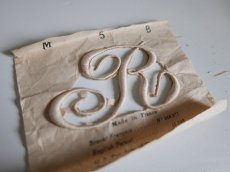 画像4: フランスアンティーク　刺繍用モノグラム "R" (4)
