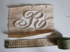 画像1: フランスアンティーク　刺繍用モノグラム "R" (1)