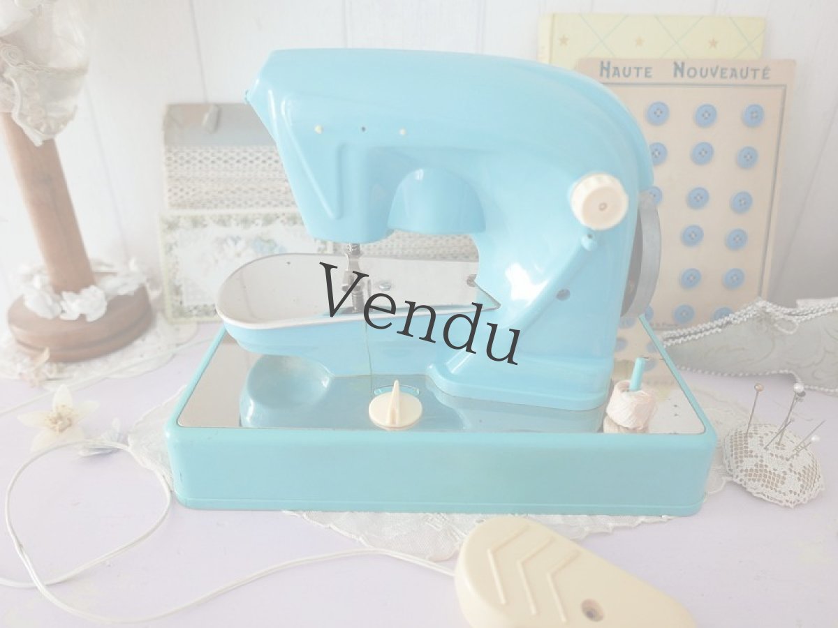 画像2: フランスヴィンテージ　レトロな水色のトイミシン (2)