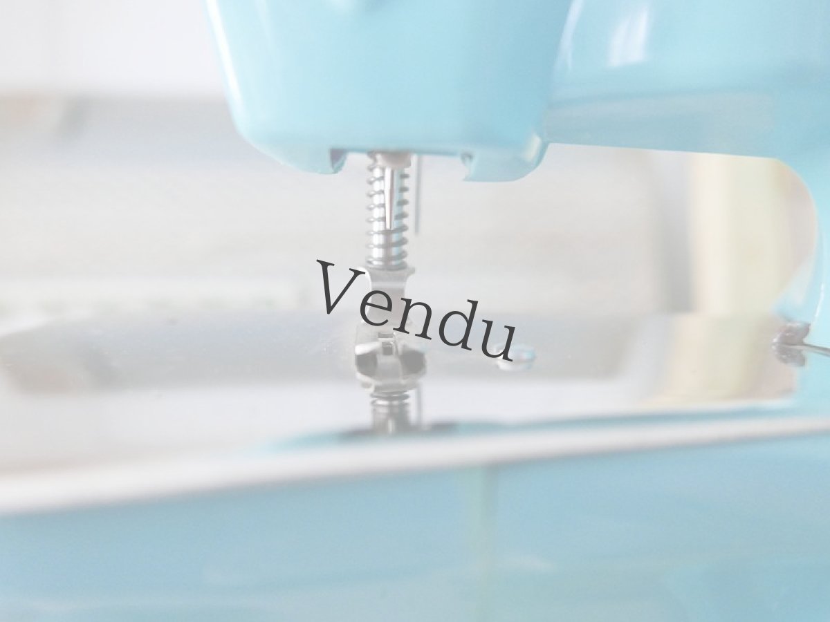 画像8: フランスヴィンテージ　レトロな水色のトイミシン (8)