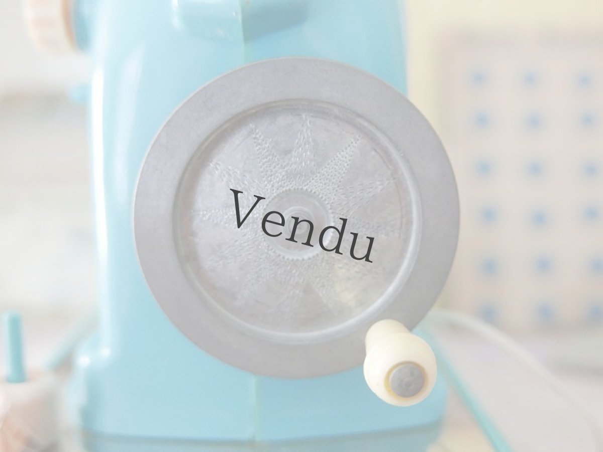 画像5: フランスヴィンテージ　レトロな水色のトイミシン (5)