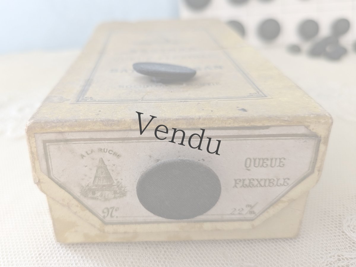 画像4: フランス 1900年前後 箱入りコスチュームボタン A LA RUCHE (4)