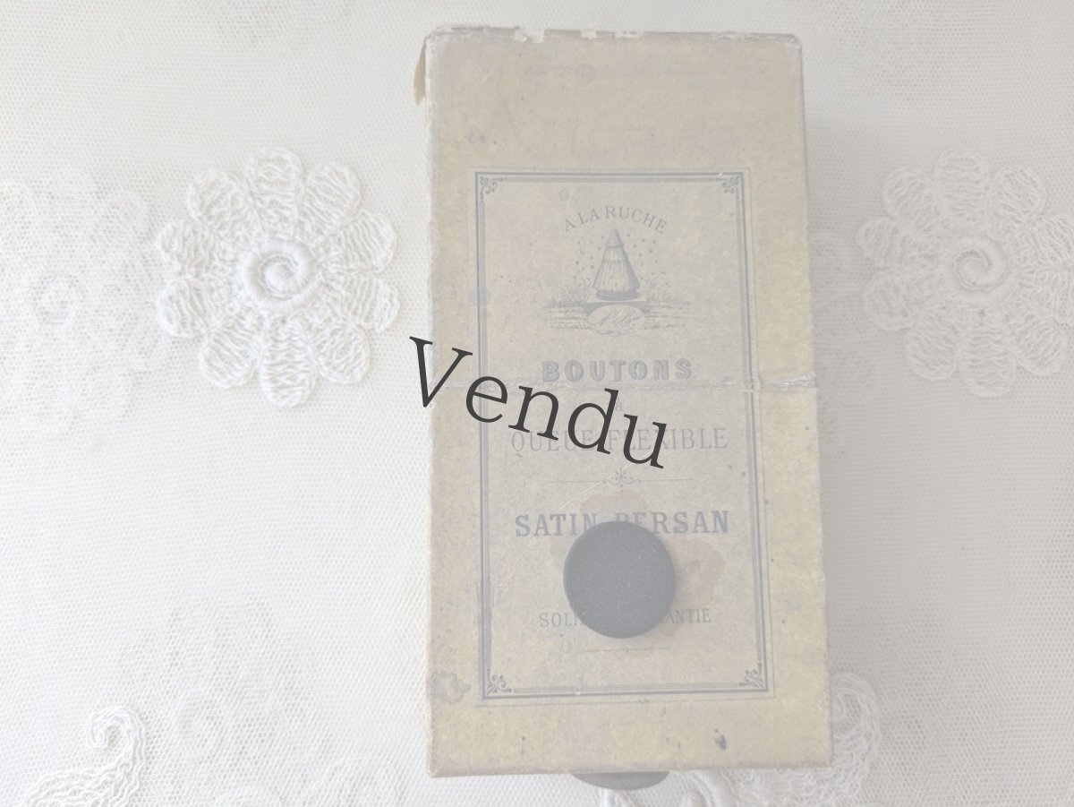 画像3: フランス 1900年前後 箱入りコスチュームボタン A LA RUCHE (3)