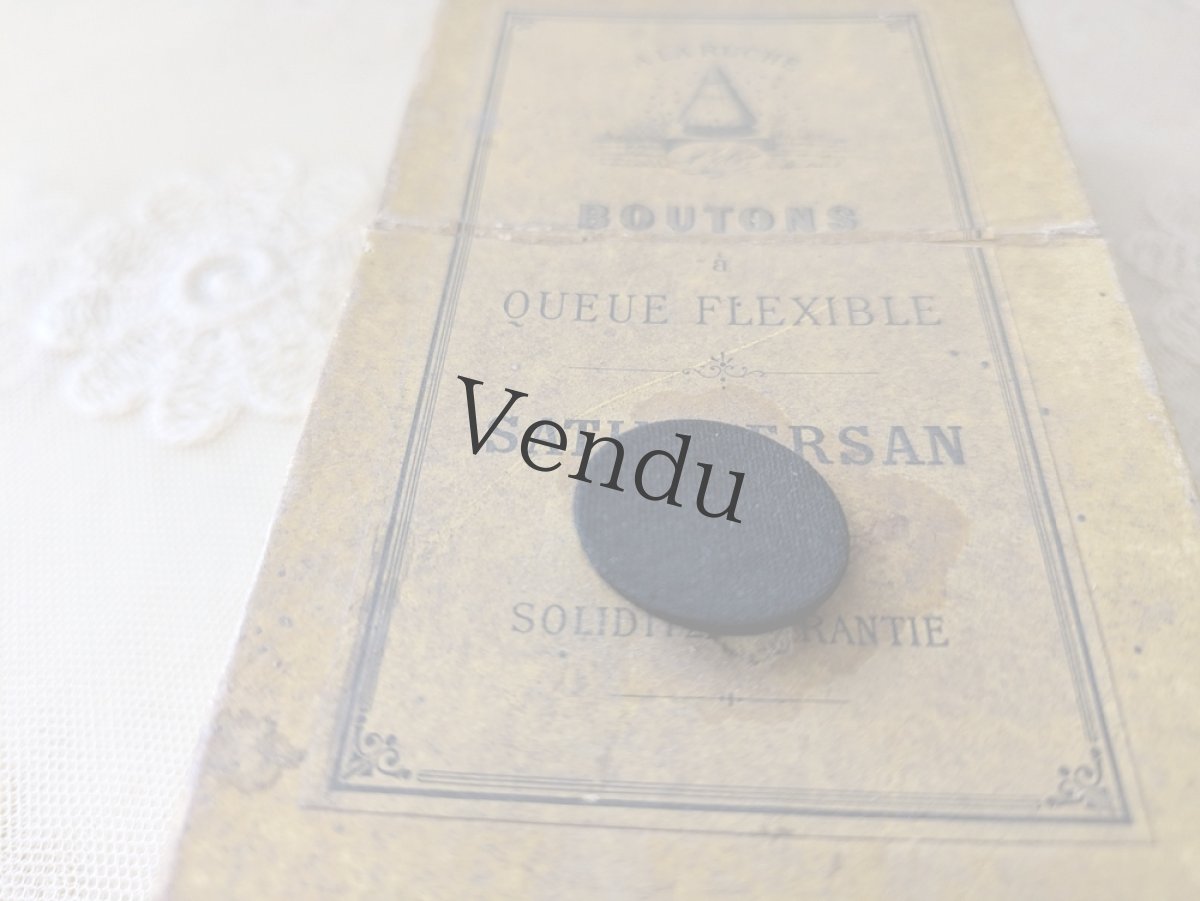画像2: フランス 1900年前後 箱入りコスチュームボタン A LA RUCHE (2)