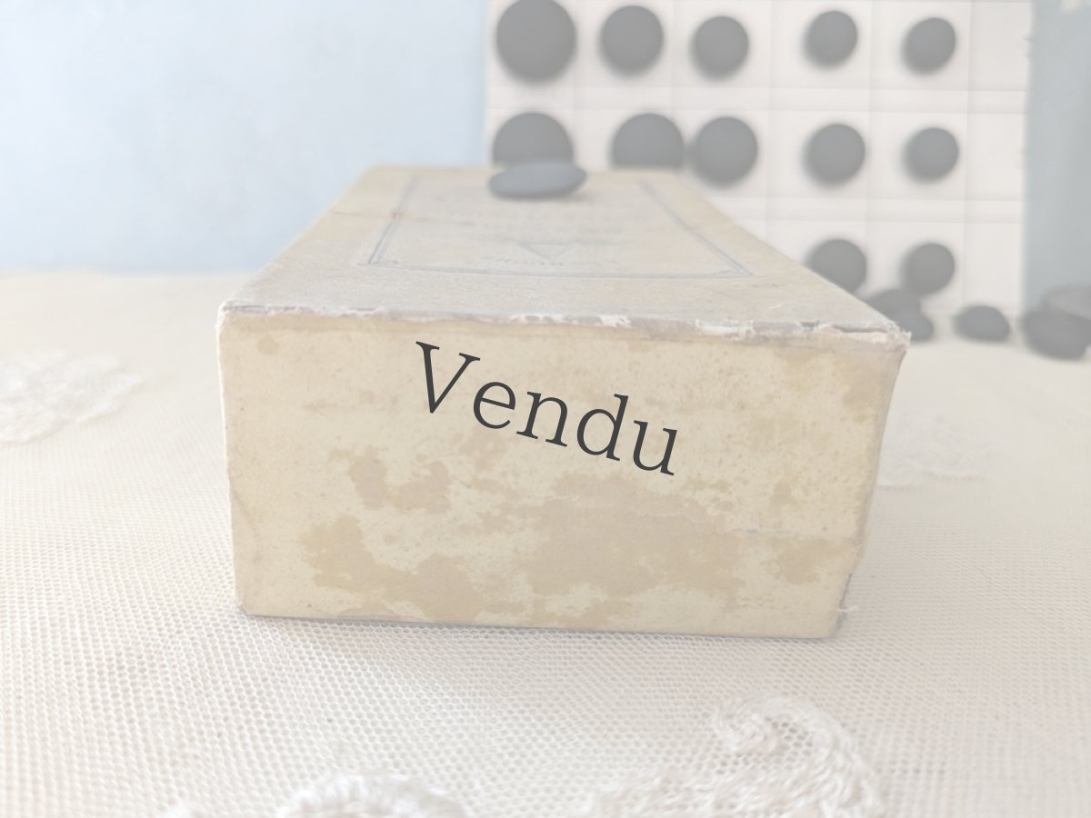 画像7: フランス 1900年前後 箱入りコスチュームボタン A LA RUCHE (7)