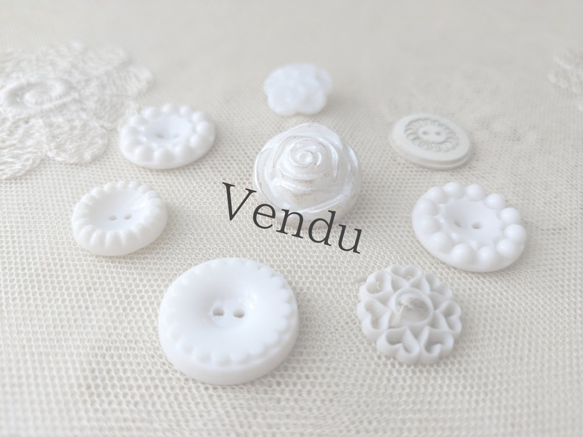画像2: フランスヴィンテージ お花ボタンアソート《Blanc》8個 17-23mm (2)