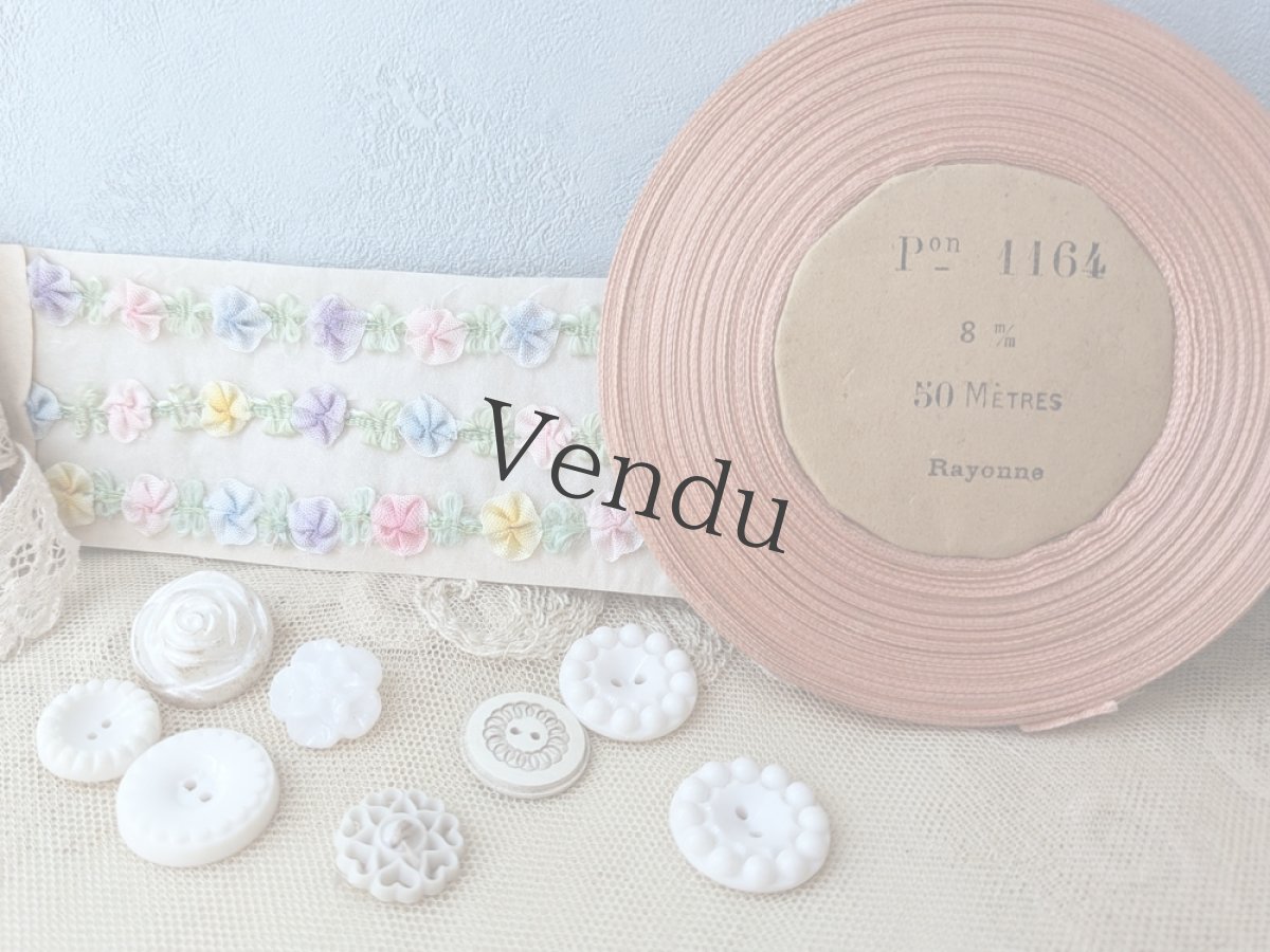 画像5: フランスヴィンテージ お花ボタンアソート《Blanc》8個 17-23mm (5)