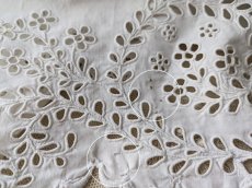 画像6: フランスアンティーク　幅広 カットワーク刺繍スカラップレース 128cm (6)
