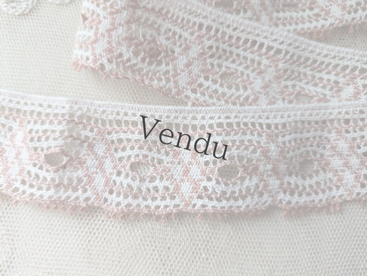 画像2: フランスヴィンテージ　色付きレース 134cm (2)