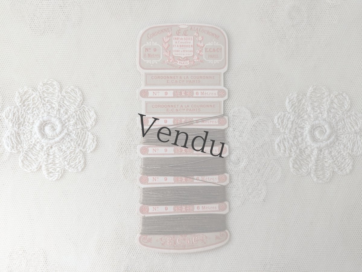 画像1: フランスアンティーク 刺繍シルク糸巻き No.9 CORDONNET A LA COURONNE (1)