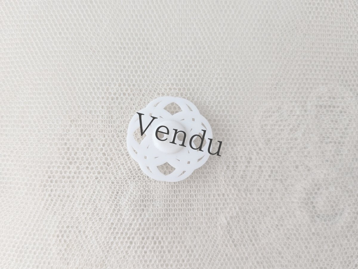 画像3: フランスヴィンテージ  型抜きボタン 幾何学フラワー 22mm (3)