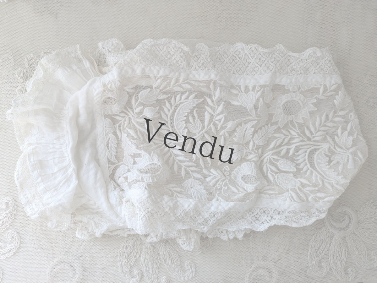 画像2: フランスアンティーク　白糸刺繍とレースのボネ (2)