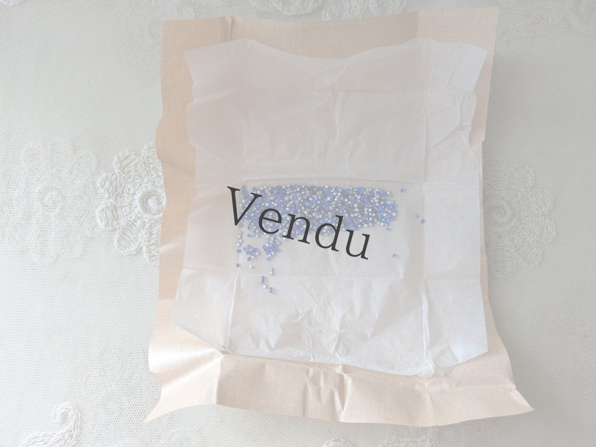 画像2: フランスヴィンテージ 包装紙入りストラス ≪サファイアブルー≫ (2)