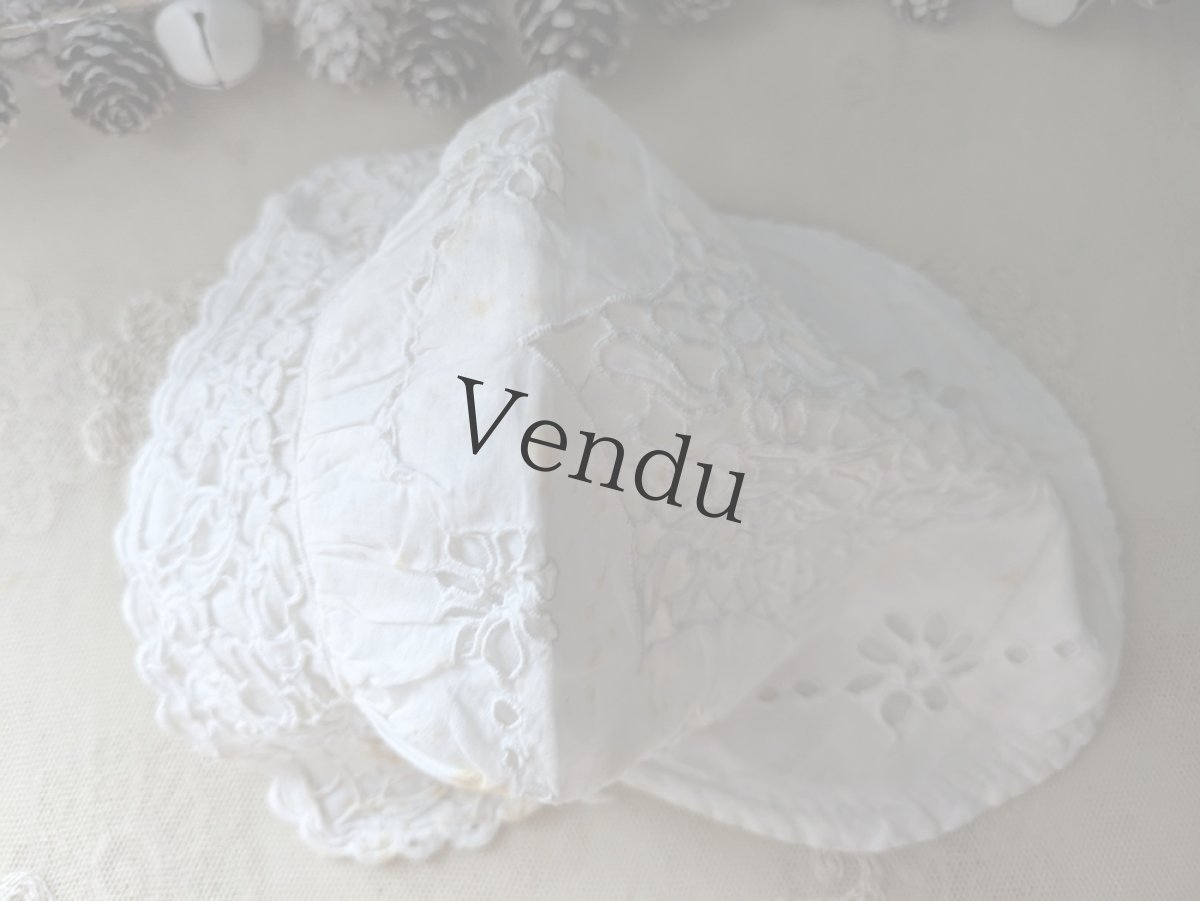 画像2: フランスアンティーク　ヤドリギの刺繍の小さなボネ (2)