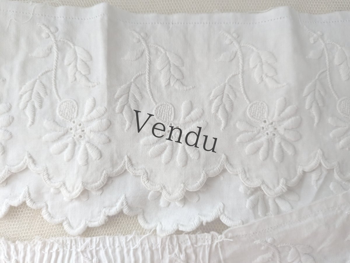 画像2: フランスアンティーク 白糸刺繍スカラップ生地 お花A 325cm (2)