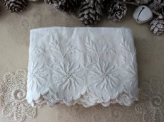 画像3: フランスアンティーク 白糸刺繍スカラップ生地 お花B 325cm (3)
