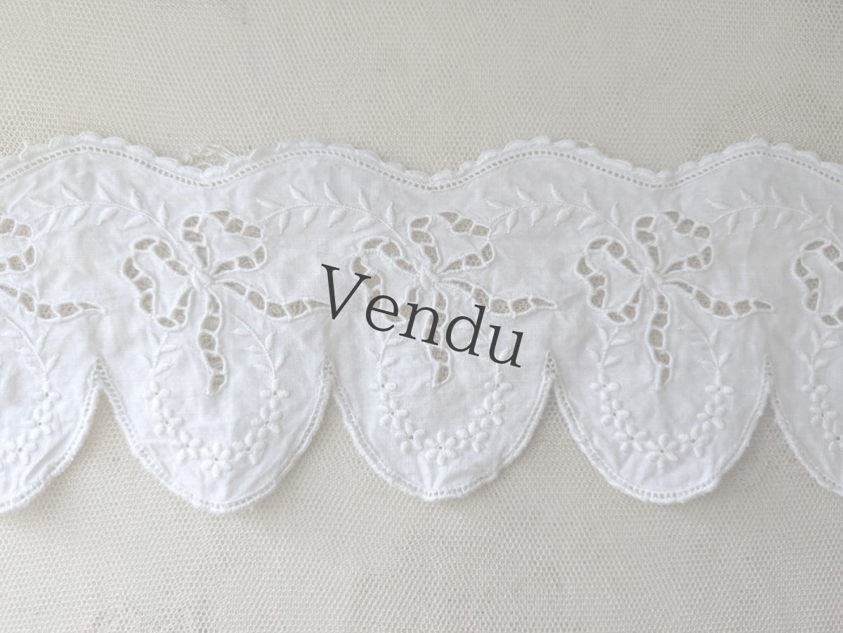 画像3: フランスヴィンテージ カットワーク刺繍スカラップ生地 リボン 54cm (3)