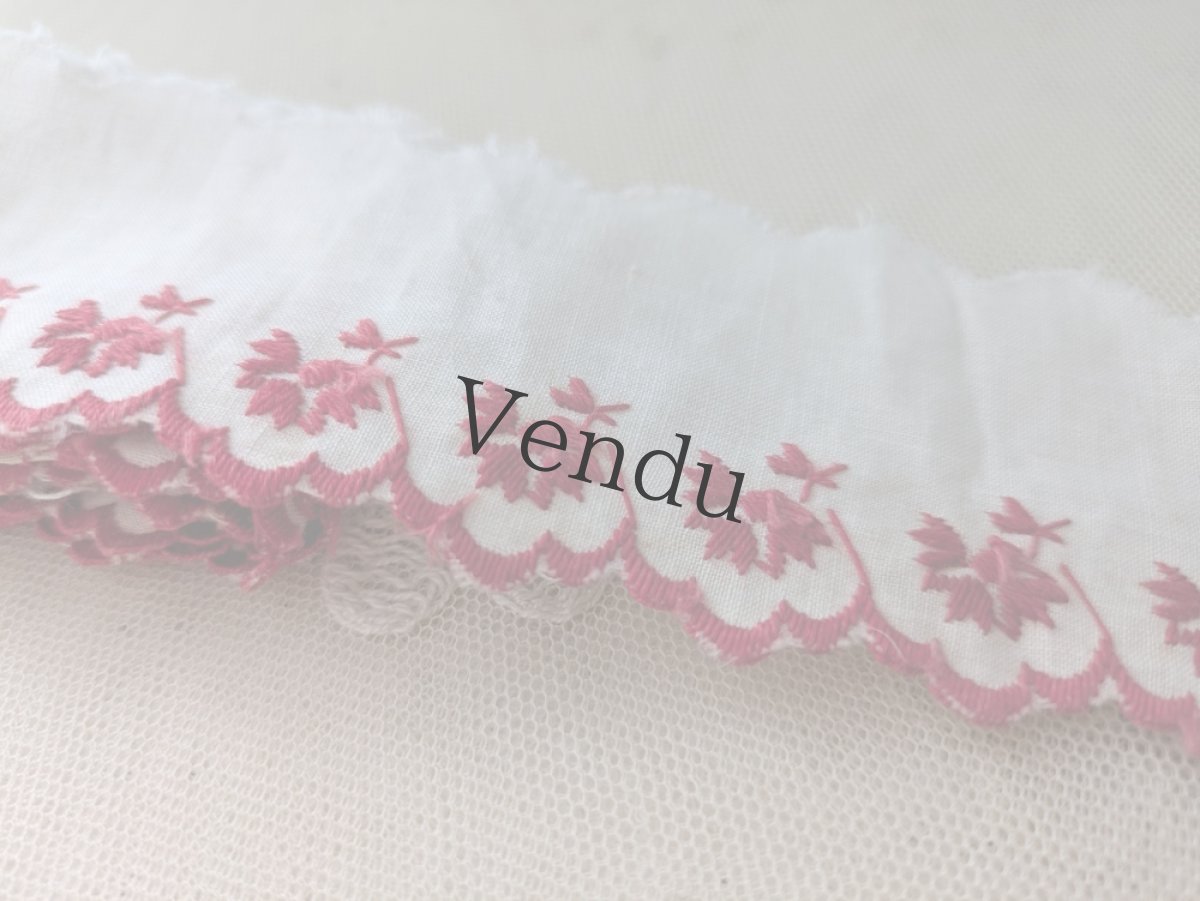 画像3: フランスヴィンテージ　赤糸刺繍スカラップリボン 210cm (3)