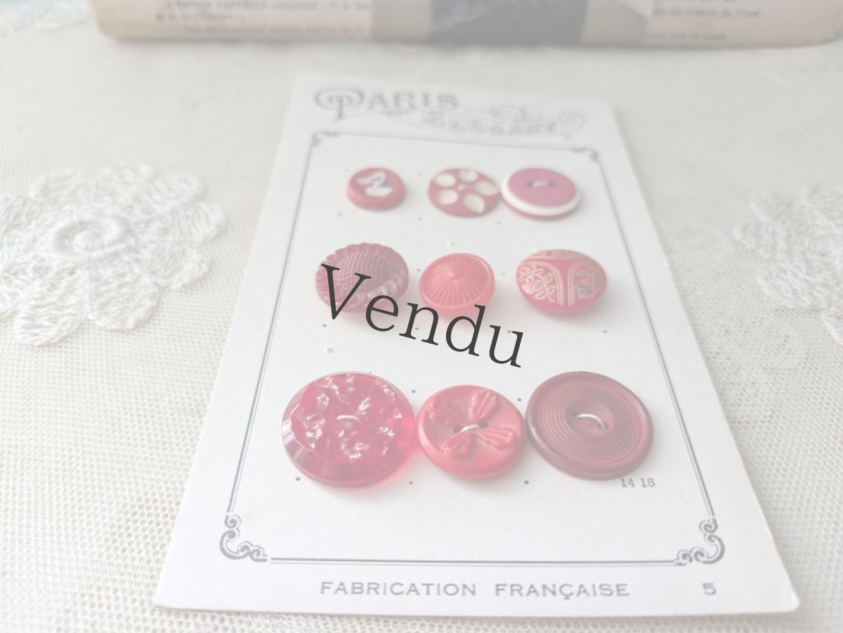 画像2: フランスヴィンテージ ボタンシート アソート赤 14-22mm (2)