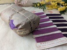 画像8: フランスアンティーク 包装紙に包まれた糸束 Violet Pensee No.1801 (8)