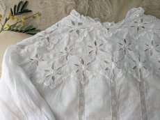 画像2: フランスアンティーク　カットワーク刺繍 小さなブラウス (2)