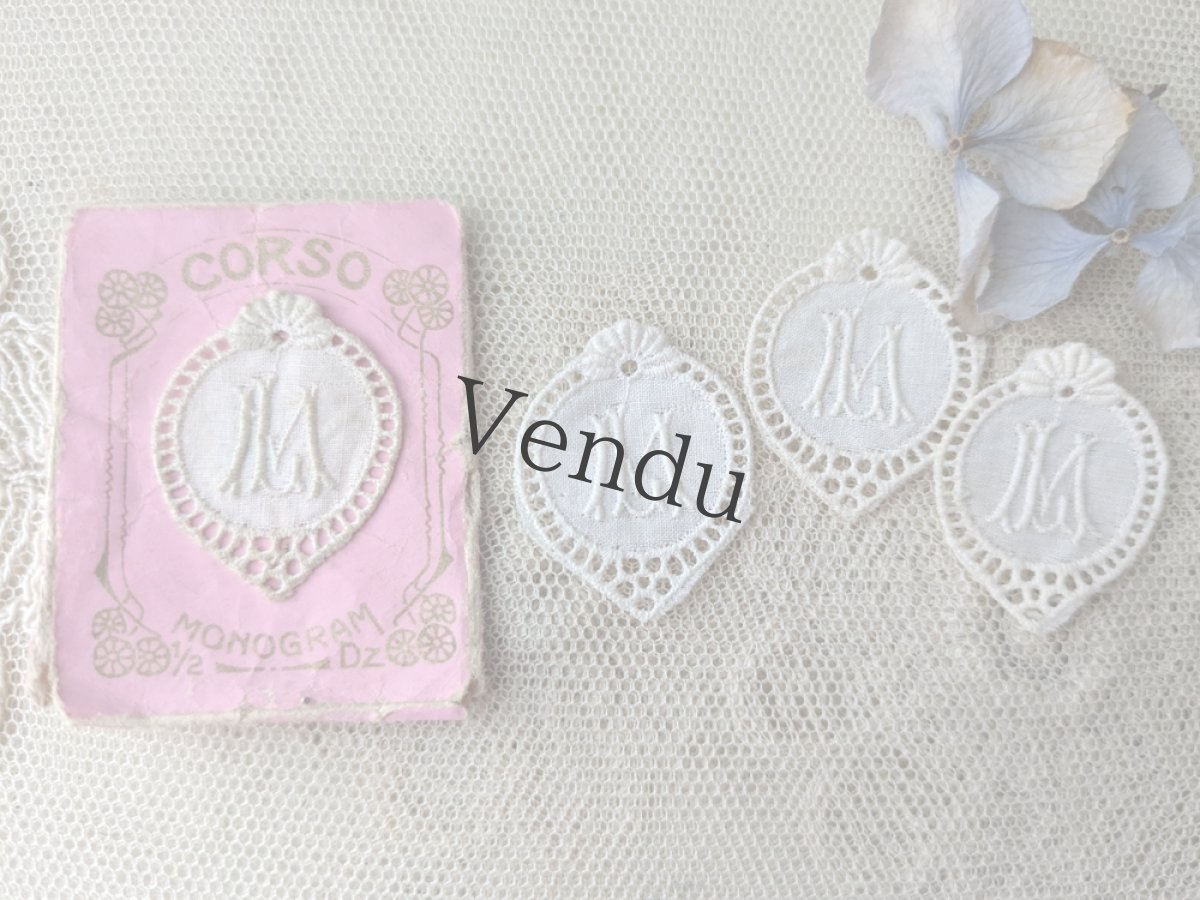 画像2: フランスアンティーク　メダイヨン イニシャル刺繍モノグラム「LM」3枚セット (2)