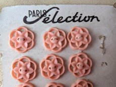 画像1: フランスヴィンテージ　ピンクのお花ボタン 21mm (1)