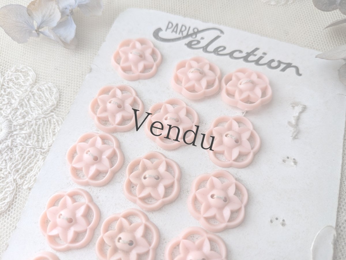 画像2: フランスヴィンテージ　ピンクのお花ボタン 21mm (2)