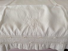 画像2: フランスヴィンテージ　CHイニシャル刺繍入り リネンシーツ (2)