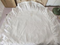 画像2: フランスヴィンテージ　CHイニシャル刺繍入り クッションカバー (2)