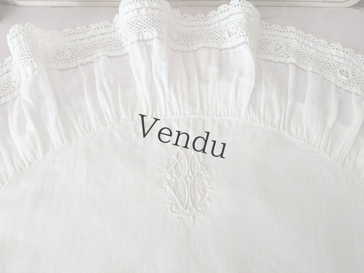 画像1: フランスヴィンテージ　CHイニシャル刺繍入り クッションカバー (1)