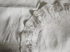 画像9: フランスヴィンテージ　CHイニシャル刺繍入り クッションカバー (9)