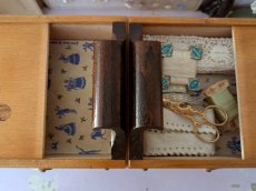 画像3: フランスヴィンテージ　木製2段式 お裁縫箱  (3)