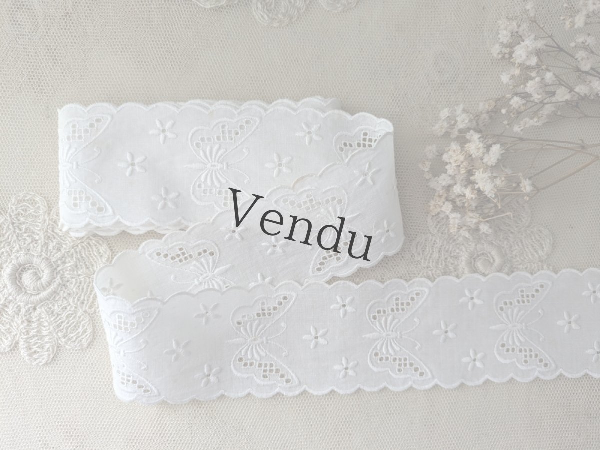 画像1: フランスヴィンテージ　刺繍スカラップレース 蝶 195cm (1)
