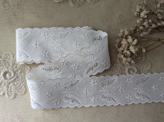 画像1: フランスヴィンテージ　刺繍スカラップレース 蝶 195cm (1)