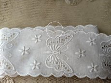 画像4: フランスヴィンテージ　刺繍スカラップレース 蝶 195cm (4)