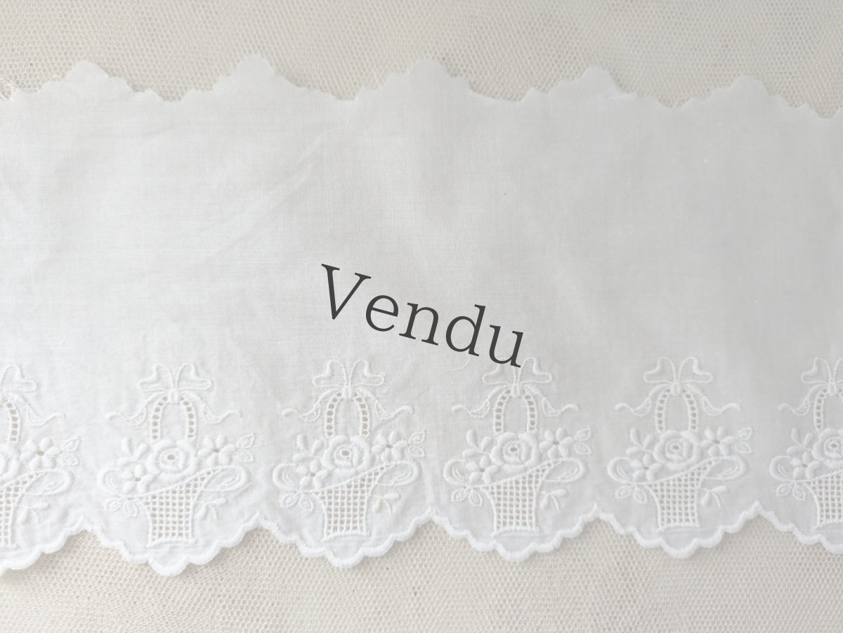 画像2: フランスヴィンテージ　幅広刺繍スカラップレース 花籠 93cm (2)